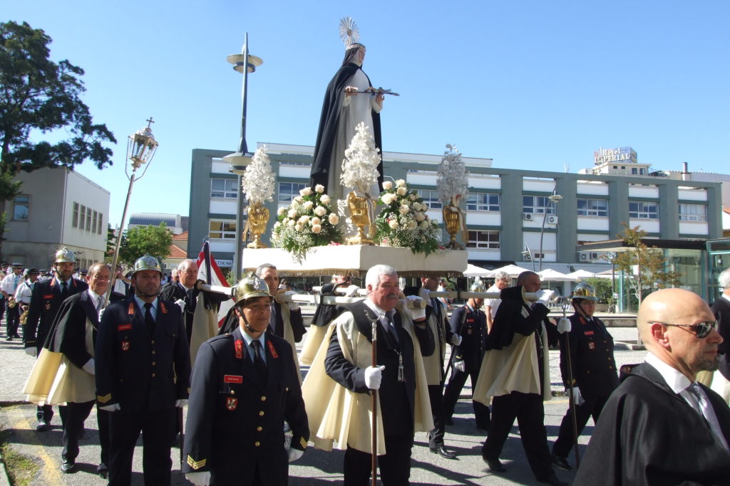EM SANTA JOANA, DESCOBRIMOS O DESEJO DE SER DE DEUS