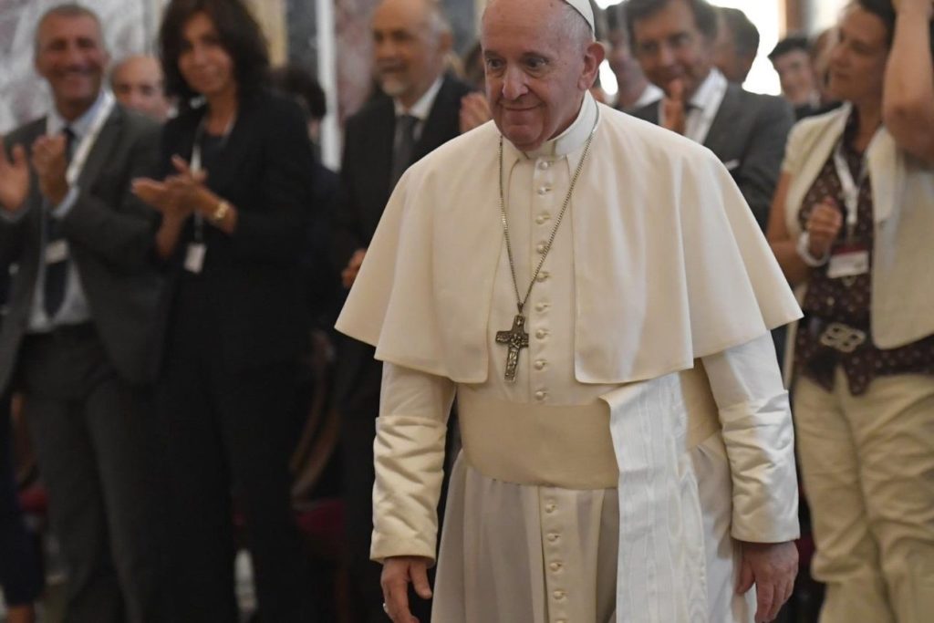 Notícias | Vaticano: Papa critica legalização da eutanásia e pede «oncologia da misericórdia»