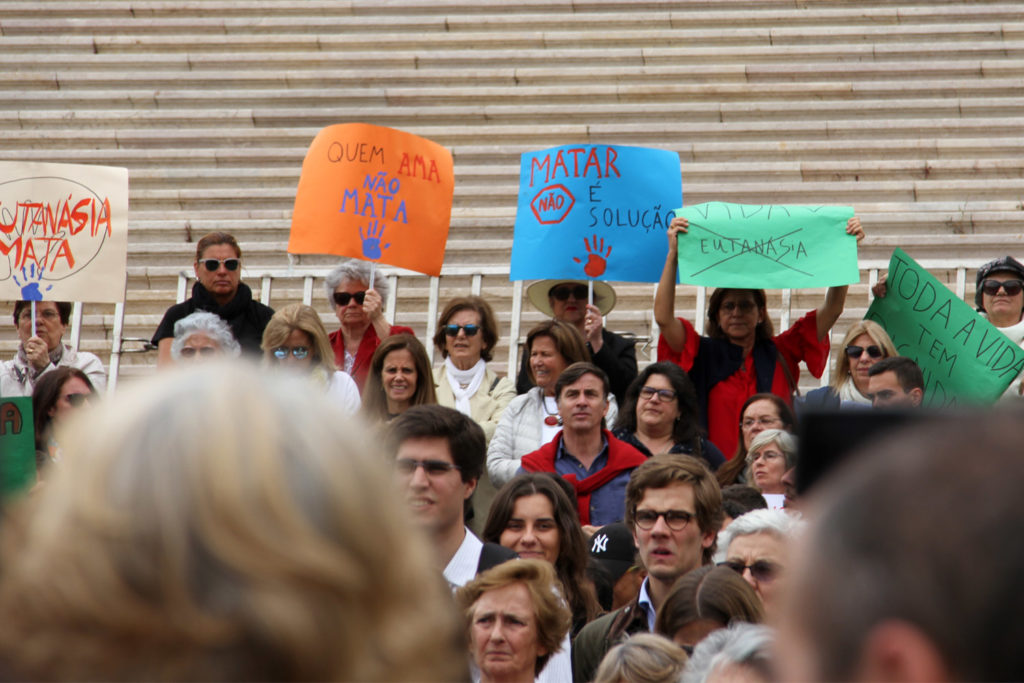 Notícias | Eutanásia: Cardeal-patriarca e arcebispo de Braga deixam mensagens contra legalização