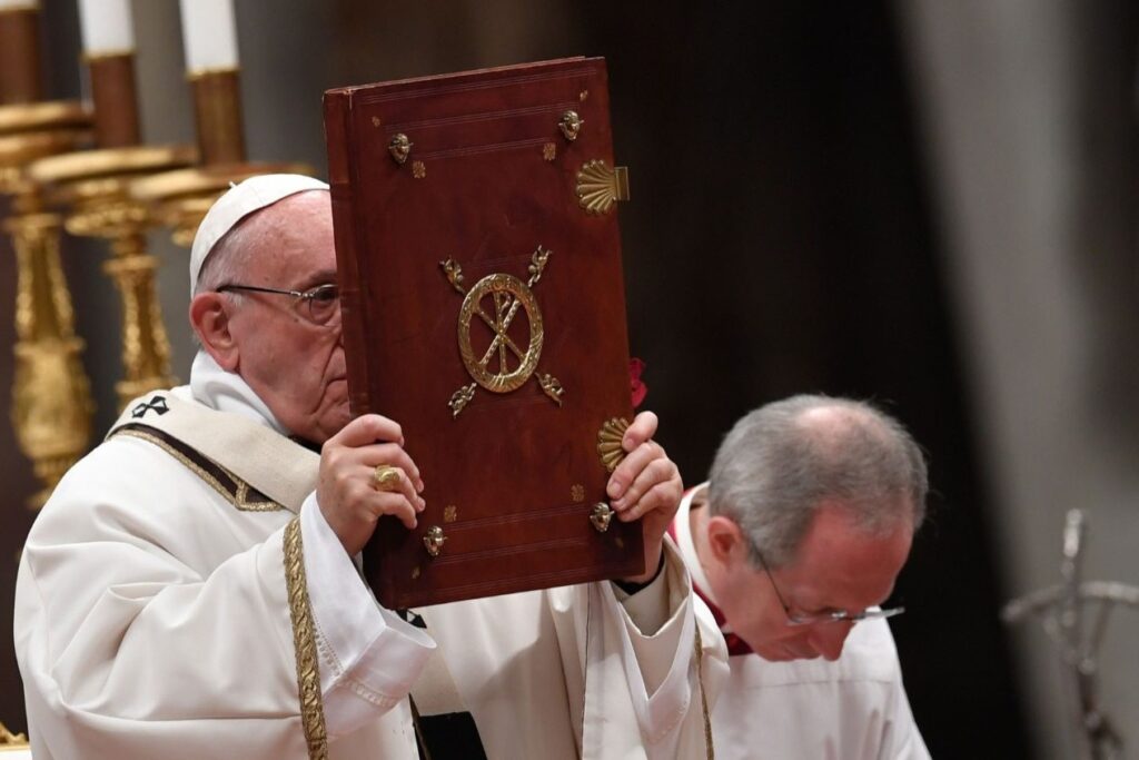 Notícias | Papa publica documento sobre a Bíblia e questiona desconhecimento de texto fundamental do Cristianismo e da Cultura ocidental