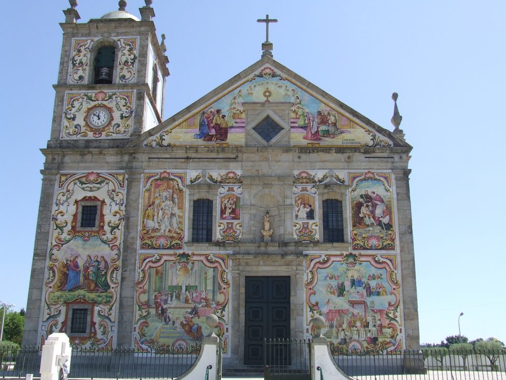 Olhares sobre o património | Cardoso Ferreira: Painéis policromáticos da Aleluia revestem a Igreja de Válega