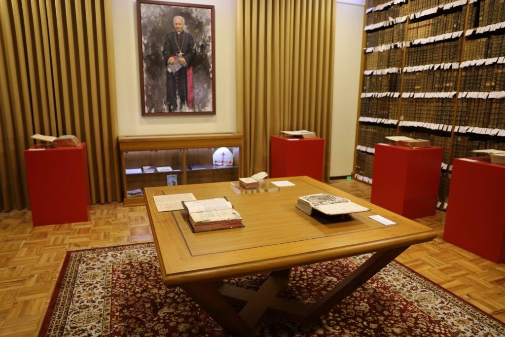 Notícias | Exposição mostra a réplica de um quarto dos anos 50 e as «coisas que não se veem» do quotidiano de um seminário